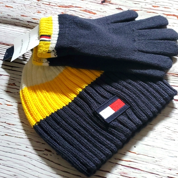 Tommy Hilfiger Other - 🆕️ TOMMY HILFIGER BOYS MATCHING BEANIE & GLOVE SET 🧑